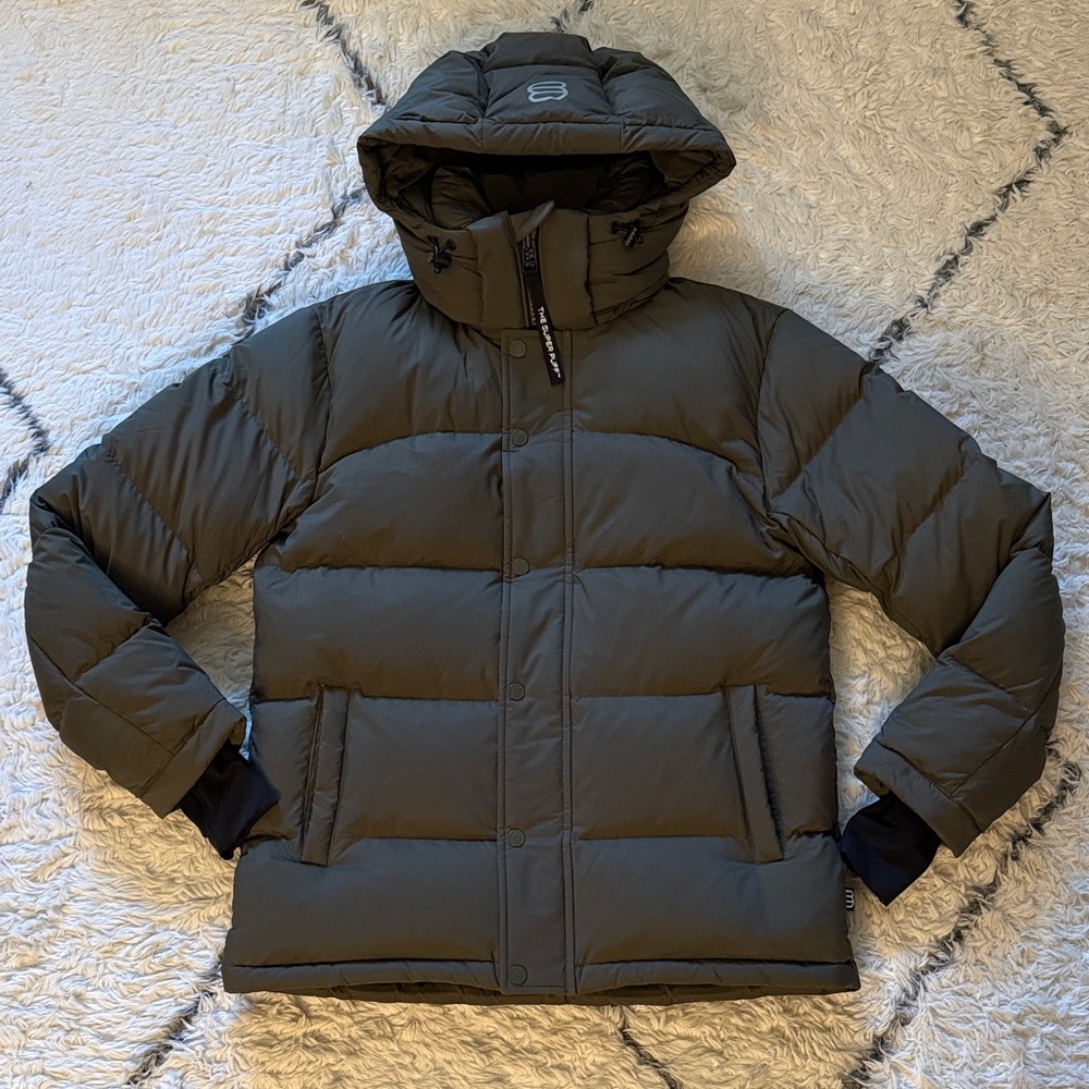 NWT ARITZIA Super Puff CliMATTE in Dark Olive, XS never worn